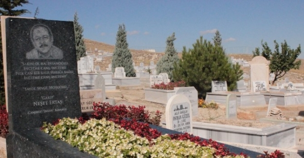 "Bozkırın Tezenesi" kabri başında dualarla anıldı