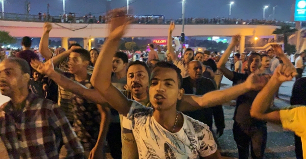 Kahire'de Sisi'ye karşı ilk protestoyu bir sosyal medya hesabının yolsuzluk suçlamaları tetikledi