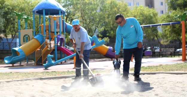 Kum havuzları dezenfekte ediliyor