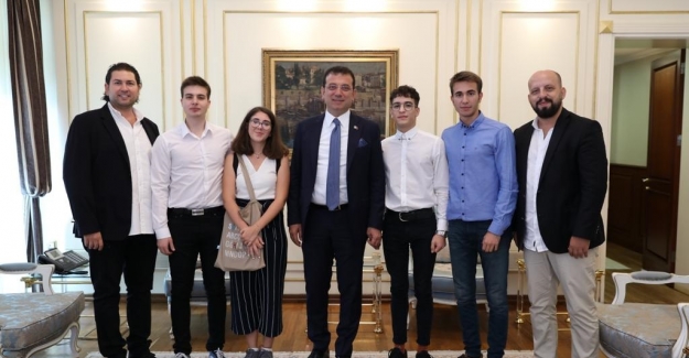 “Silinmeyen Yol Boyası” Mucidi Gençlere İmamoğlu sahip çıktı