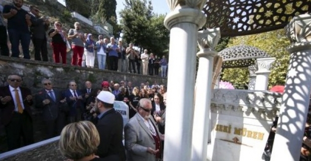 Zeki Müren 23. yılında kabri başında anıldı