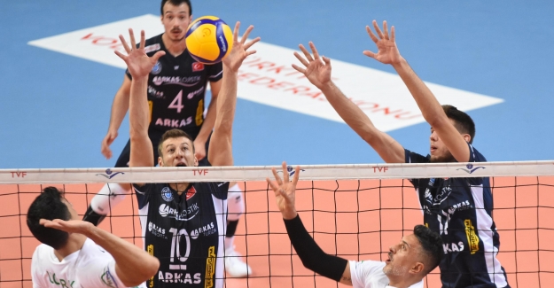 Efeler, TSYD Voleybol turnuvasında ikinci oldular