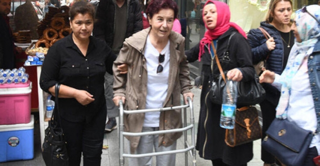 Fatma Girik 10 yıl sonra yürüteçle Nişantaşı'nda