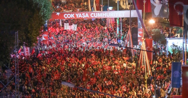 Nilüfer’de rekor kıran Cumhuriyet Yürüyüşü