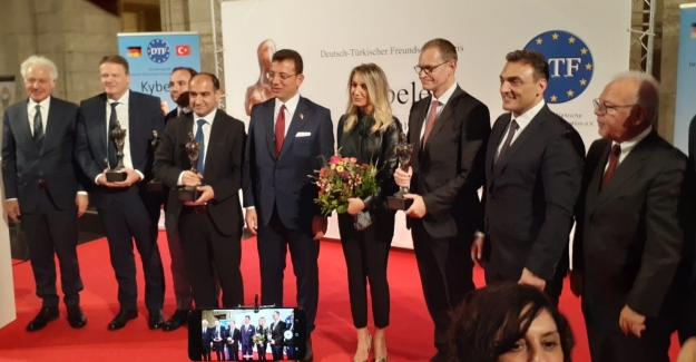 Başkan İmamoğlu'na Berlin'de Onur Ödülü