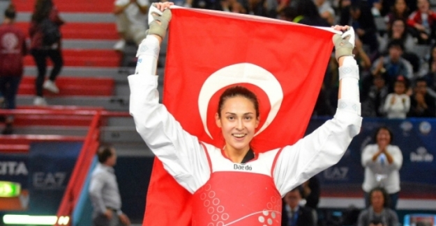 Milli tekvandocu İrem Yaman, altın madalyanın sahibi oldu