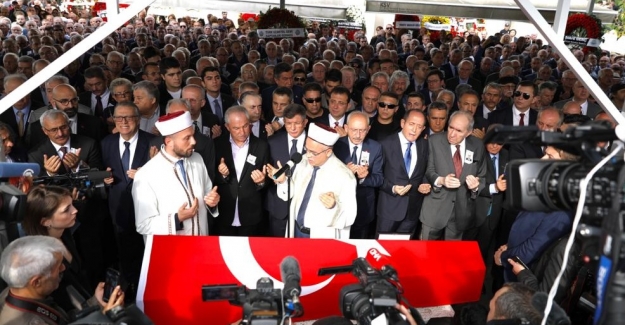 Mümtaz Soysal son yolculuğuna uğurlandı