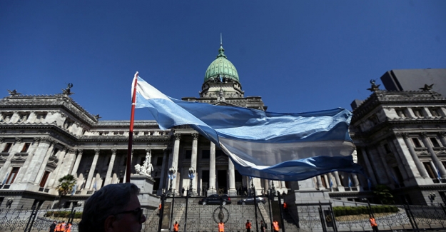 Arjantin’de milletvekilleri 180 gün maaş almayacak