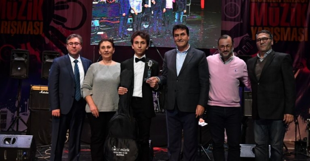 Bursa Liseler Arası Müzik Yarışması ‘Genç Star’ ları ödüllerini aldılar
