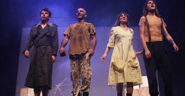 “Kapıların Dışında” Nilüfer’de sahnelendi