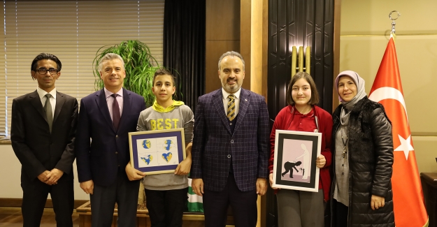 Küçük karikatüristlerin büyük başarısı