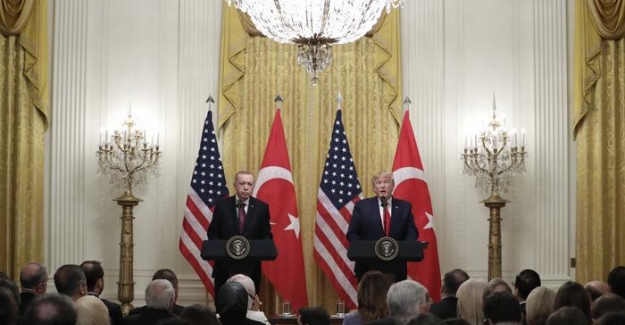 Özgür Ünlühisarcıklı; "Trump Erdoğan'ı koruyor, Türkiye sağlı sollu kroşe yiyor"