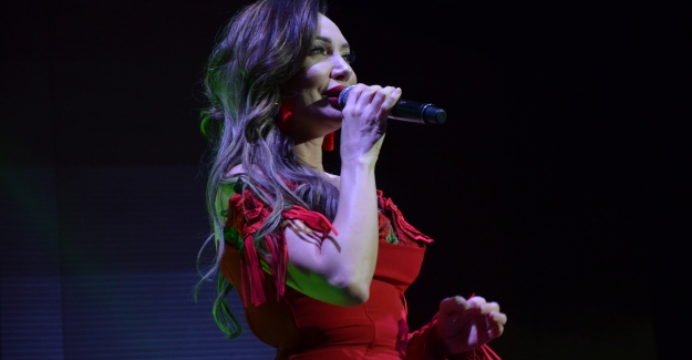 Şarkılar sanat güneşi için seslendirildi