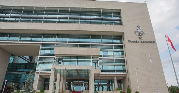 Anayasa Mahkemesi kararı: 'Saray soytarısı' demek suç değil