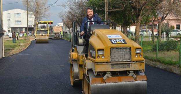 Belediye Başkanı asfalt gösterisinde adeta coştu
