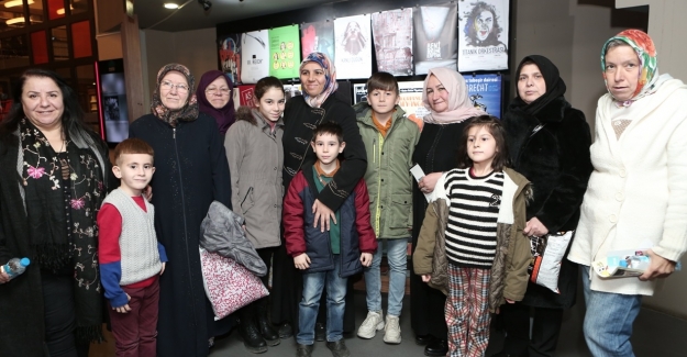 Gölyazılı kadınların tiyatro keyfi