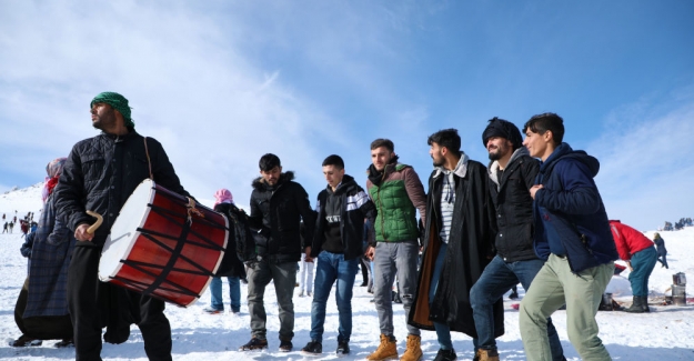 Güneydoğu'da bir ilk; Siverek / Karacadağ’da davul-zurnalı kayak sezonu açılışı