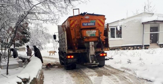 Nilüfer’de karla mücadele ekipleri iş başında