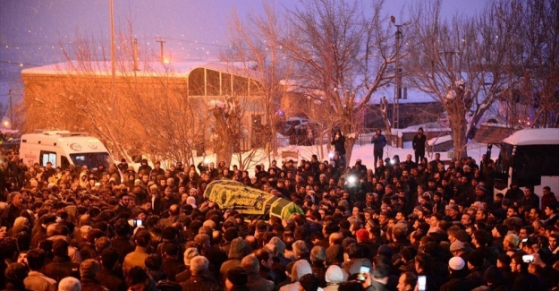 Silahlı saldırıda hayatını kaybeden Nakşibendi şeyhi toprağa verildi