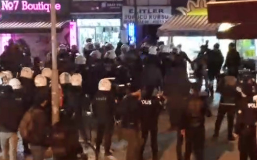 Kadıköy’de ‘intihar’ protestosuna polis müdahalesi!