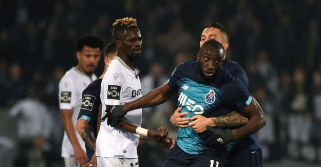 Portekiz'de ırkçılığa tepki gösteren futbolcu maçı bırakıp gitti