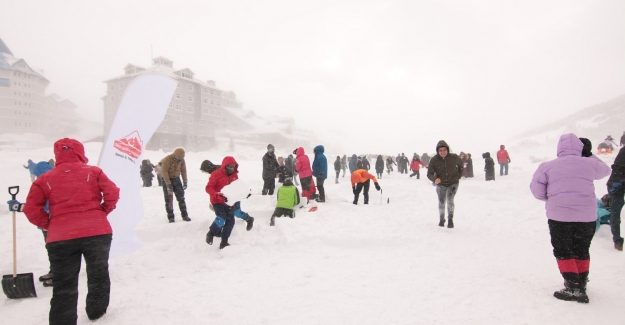 Uludağ’da ‘kış şenliği’ coşkusu