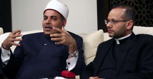 Yahudiler, Müslümanlar ve Hıristiyanlar Arap ülkesinde bir araya geldi