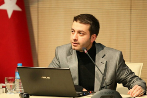 Yeniçağ Genel Yayın Yönetmeni Batuhan Çolak'ın görevine son verildi