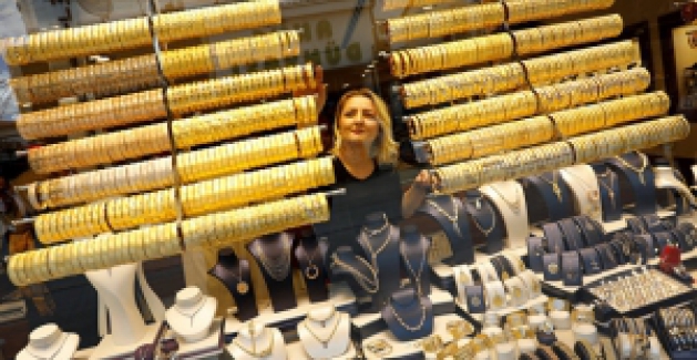 Altın tarihi zirve fiyatlarını sürdürüyor