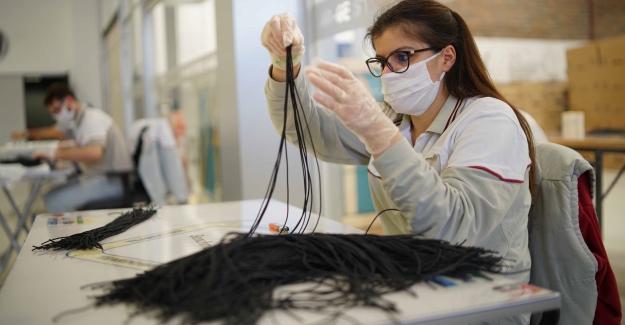 Araç üretimine ara veren TOFAŞ, sağlık ekipmanı üretiyor