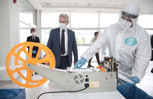 Nilüfer Belediyesi günde 20 bin maske üreterek tüm belediyelere örnek oldu