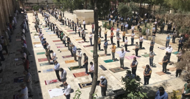 16 Mart'tan bu güne ilk Cuma Namazı kılındı