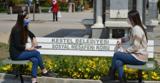 Belediye yaparsa halk zaten uyar: "Sosyal Mesafeli Bank"