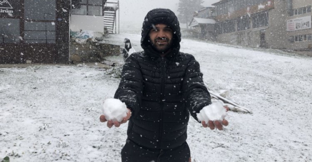 Bursa Uludağ'da Mayıs sonunda kar yağışı
