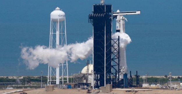 Ertelenen "tarihi uzay yolculuğu" başladı