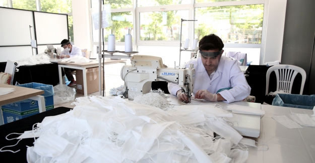 Nilüfer’de işitme engelliler ve  çocuklara özel maske üretiliyor