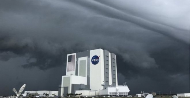 SpaceX'in uzay seferi olumsuz hava koşulları nedeniyle ertelendi