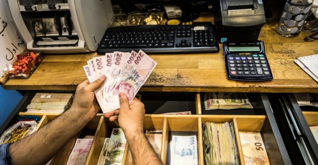 Türk Lirası değer kaybını sürdürüyor; Dolar kur'u tarihi zirveye yaklaştı