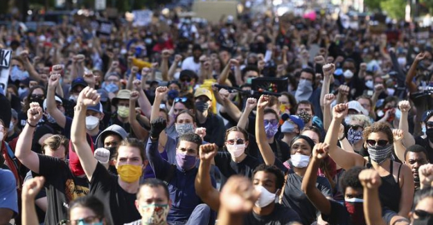 ABD'de protestocular sokağa çıkma yasağına uymadı