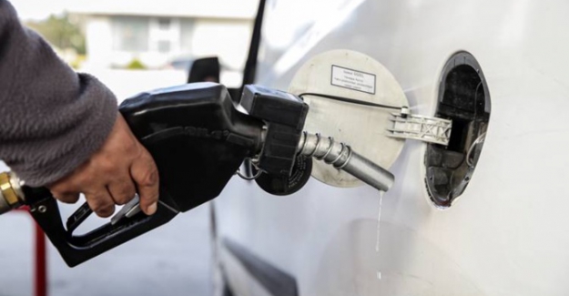 Benzine bir zam daha:  "Litre fiyatına 12 kuruş"