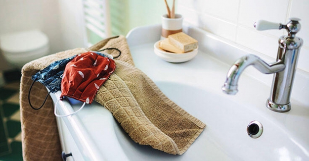 Dünya Sağlık Örgütü'nden hükümetlere: "Halka medikal değil, bez maske kullanmalarını önerin"