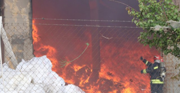 Elyaf fabrikası alev alev