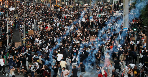 Irkçılık karşıtı gösteriler Fransa'ya sıçradı