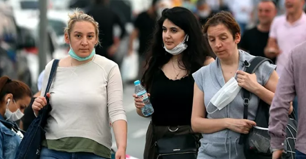 İstanbul'da maske ve sosyal mesafesiz kontrollü sosyal hayat