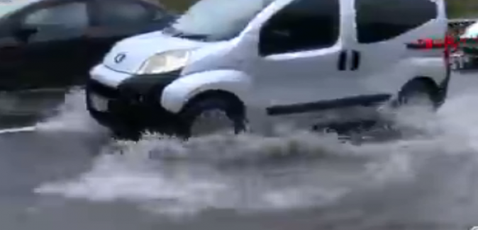 İstanbul Valiliği yarın sabah etkili olacağı beklenen yağışlara karşı uyarıda bulundu