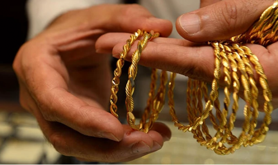 Altın bir kez daha tarihi rekor kırdı