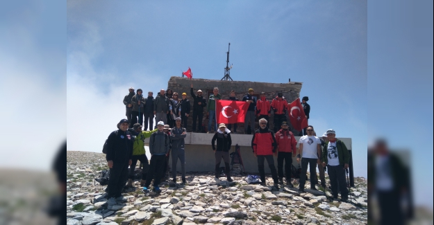 Doğa tutkunlarından 15 Temmuz zirvesi