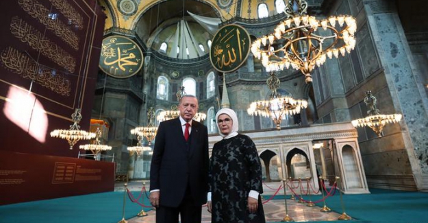 Freskler kapatıldı, cami tabelası asıldı. Ve Yunanistan ile Rusya'nın Ayasofya  tutumu