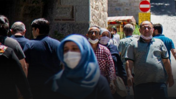 Koronavirüs: Türkiye'de vaka sayısı yeniden 1000'in altına indi