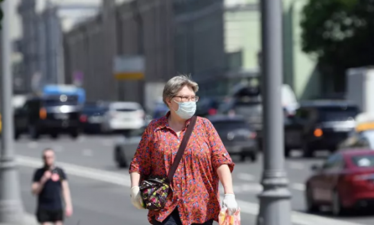 Moskova’da açık alanlarda maske takma zorunluluğu kaldırılıyor